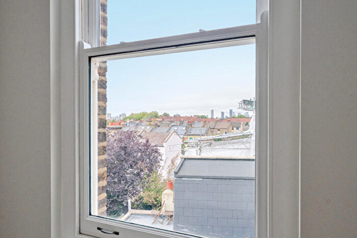 1 Bedroom Apartment For Sale In Vestry Road, London, SE5