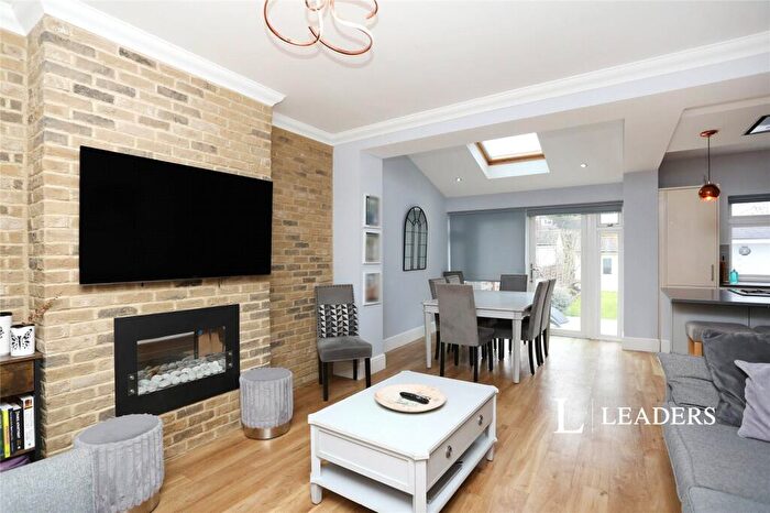 4 Bedroom Semi Detached House To Rent In Beech Avenue, DA15