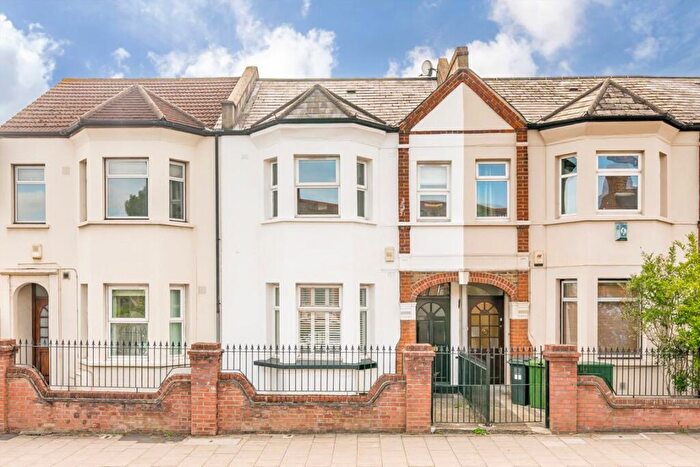 2 Bedroom Flat For Sale In Honor Oak Park, Honor Oak, SE23