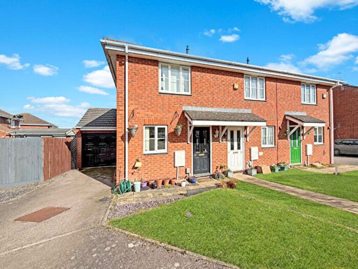 2 Bedroom End Of Terrace House For Sale In Coopers Way, Houghton Regis, Dunstable, Bedfordshire, LU5