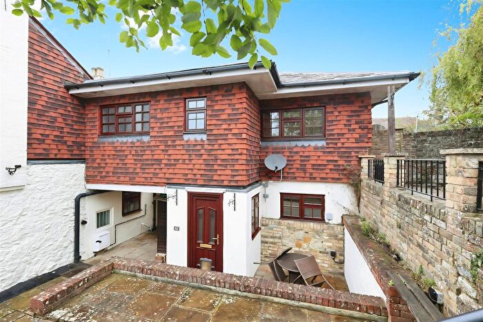 1 Bedroom Semi-detached House For Sale In London Road, Riverhead, Sevenoaks, TN13