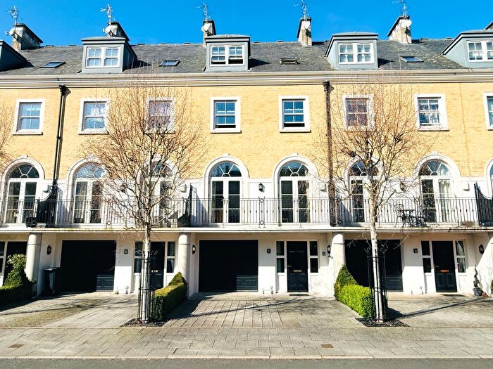 5 Bedroom Terraced House For Sale In The Square, Dringhouses, York, YO24