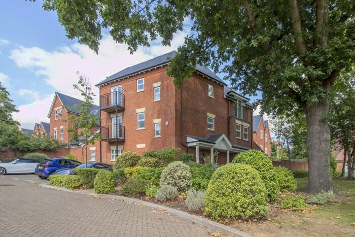 5 Bedroom House To Rent In Henry Darlot Drive, Mill Hill, NW7