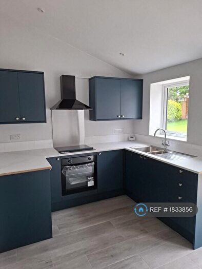 3 Bedroom Semi-Detached House To Rent In Welwyn Road, Nottingham, NG8