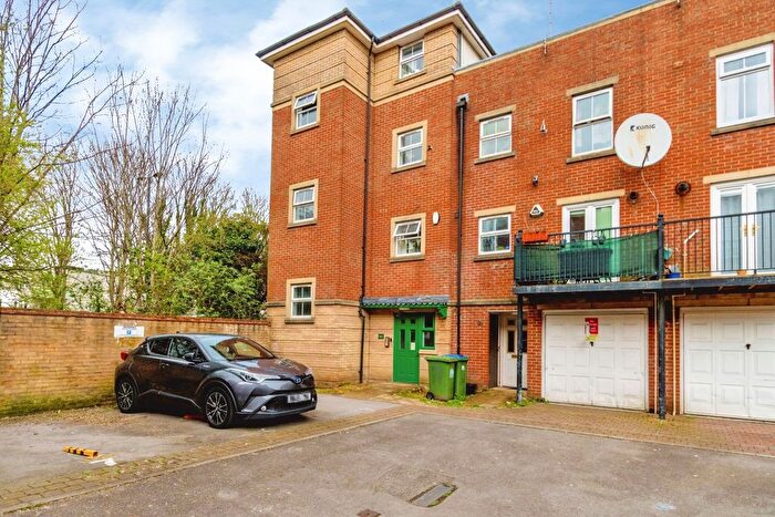 2 Bedroom Flat For Sale In Winton Street, Southampton, Hampshire, SO14