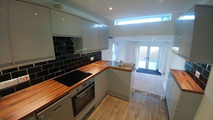 1 Bedroom Flat To Rent In Earlswood Road, Redhill, Surrey, RH1