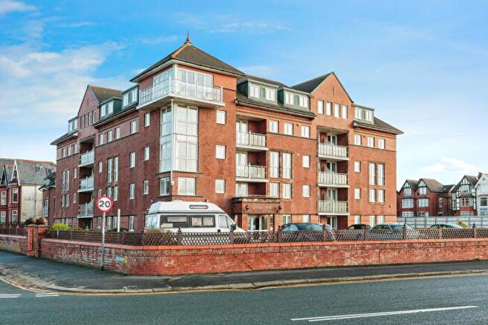 1 Bedroom Apartment For Sale In Lystra Court, - South Promenade, Lytham St. Annes, FY8