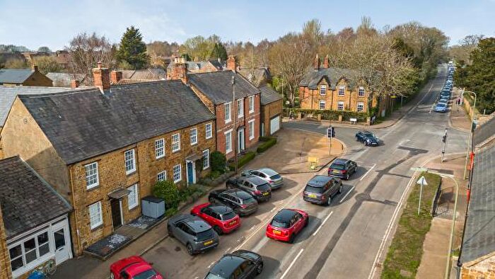 4 Bedroom Terraced House For Sale In High Street, Banbury, OX15
