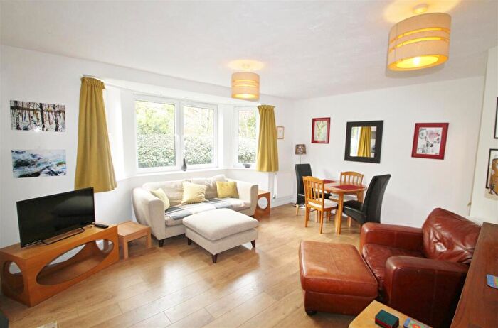 2 Bedroom Apartment To Rent In Halliard Court, Cardiff Bay, CF10