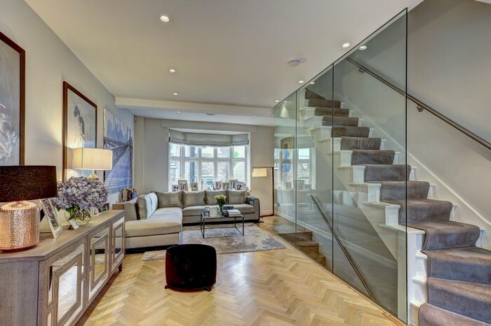 3 Bedroom Town House To Rent In Canning Place, London, W8