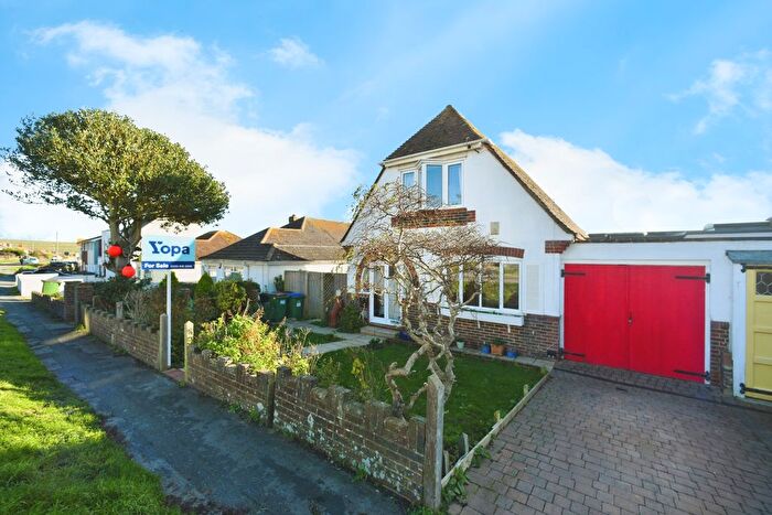 4 Bedroom Link Detached House For Sale In Oaklands Avenue, Brighton, BN2