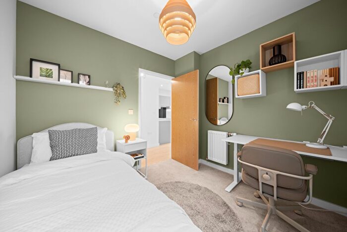 2 Bedroom Flat For Sale In Thames Road, London, E16