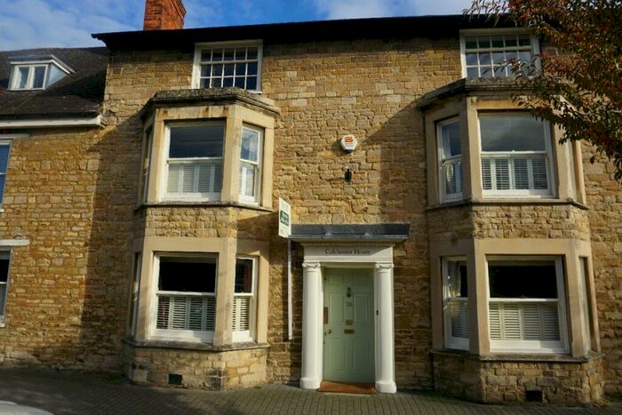 7 Bedroom Terraced House To Rent In High Street, Olney, MK46