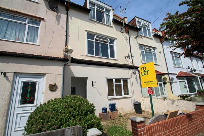 1 Bedroom Flat To Rent In Glendale Gardens, Leigh-On-Sea, SS9