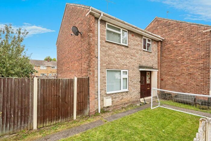 3 Bedroom Link Detached House For Sale In New Park Estate, Stainforth, Doncaster, DN7