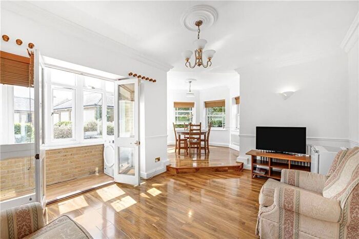 2 Bedroom Flat To Rent In Gilbert House, London, SW13