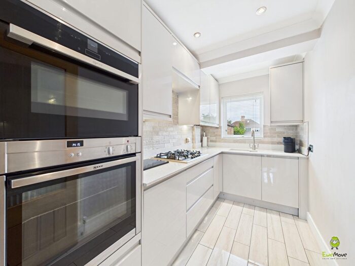 3 Bedroom Semi-detached House For Sale In Cray Road, Belvedere, Kent, DA17