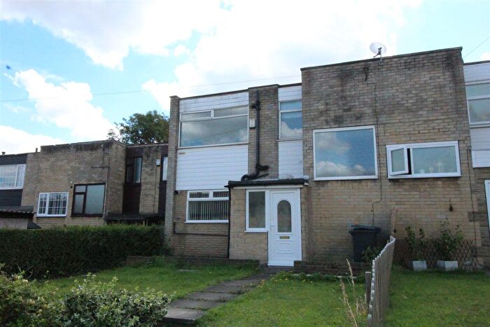 3 Bedroom Town House For Sale In The Drive, Carlinghow, Batley, WF17