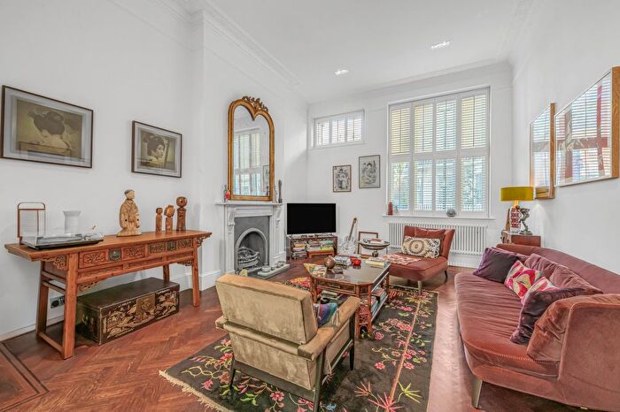 3 Bedroom Flat For Sale In Strathearn Place, Hyde Park, W2