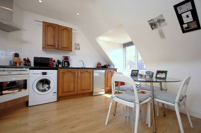 1 Bedroom Flat To Rent In Church Street, Walton-On-Thames, KT12