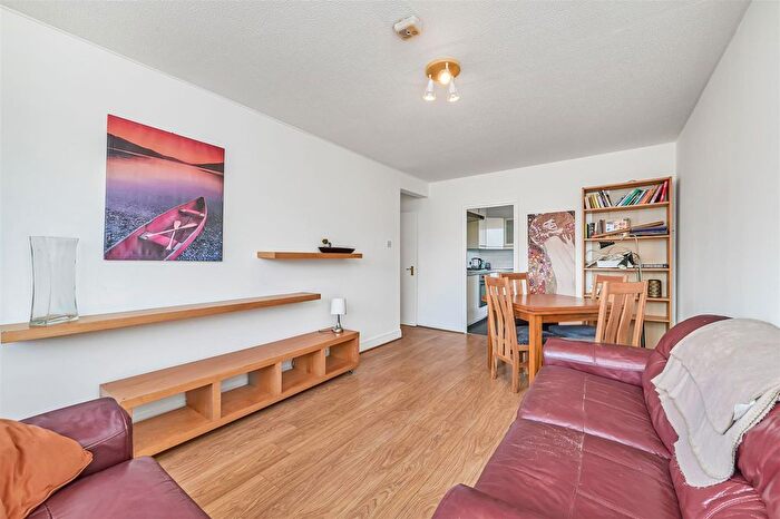 3 Bedroom Flat To Rent In Park South, Austin Road, SW11