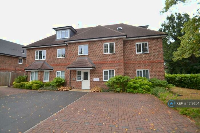 1 Bedroom Flat To Rent In Godwin Close, Wokingham, RG41