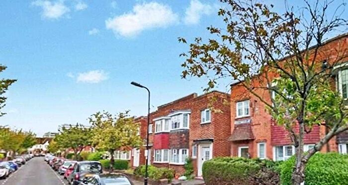 3 Bedroom Flat To Rent In Fairlawn Avenue, Chiswick, Chiswick, W4