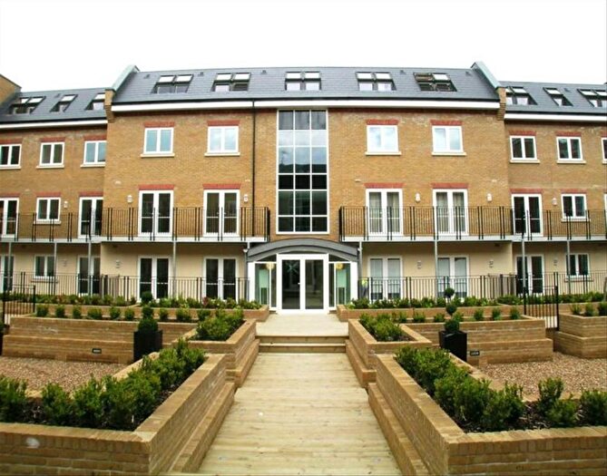 2 Bedroom Flat To Rent In Garratt Lane, Wandsworth, SW18