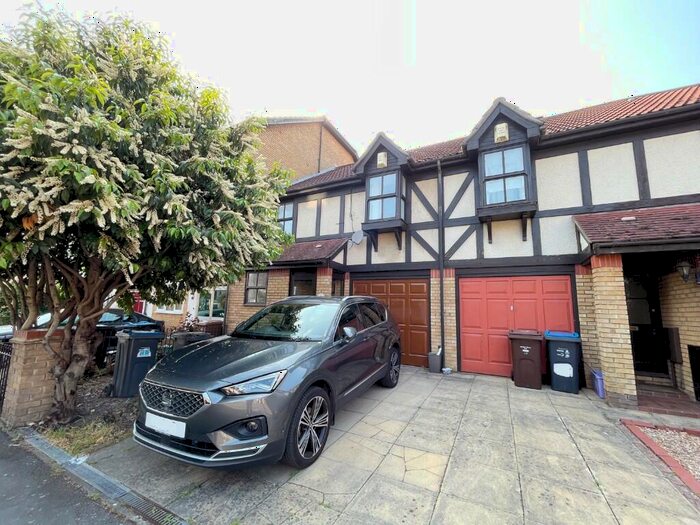 4 Bedroom Terraced House To Rent In Mortlake Drive, Mitcham, Surrey, CR4