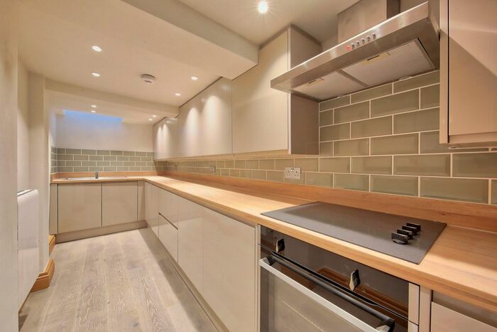 3 Bedroom Flat To Rent In Stephendale Road, Fulham SW6