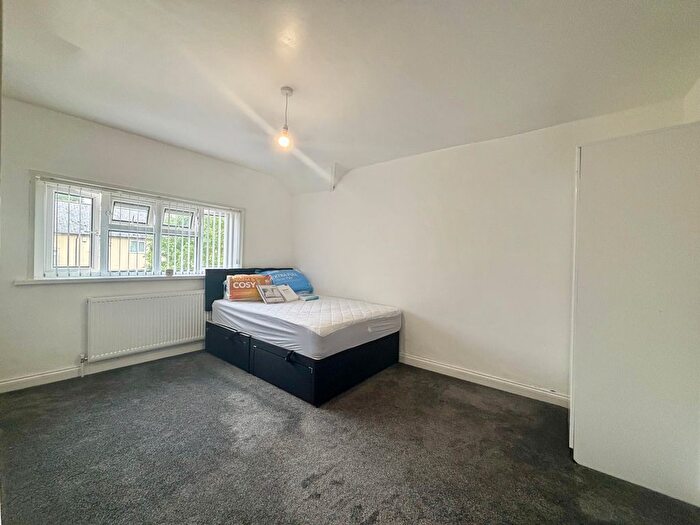 1 Bedroom Property To Rent In Waldrons Moor, Birmingham, B14