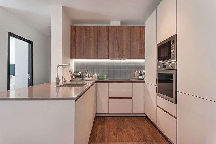 Studio To Rent In Greenford Quay, Greenford, UB6