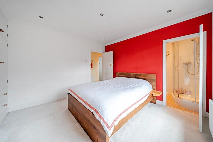 2 Bedroom Cottage For Sale In Murrells Lane, Camberley, GU15
