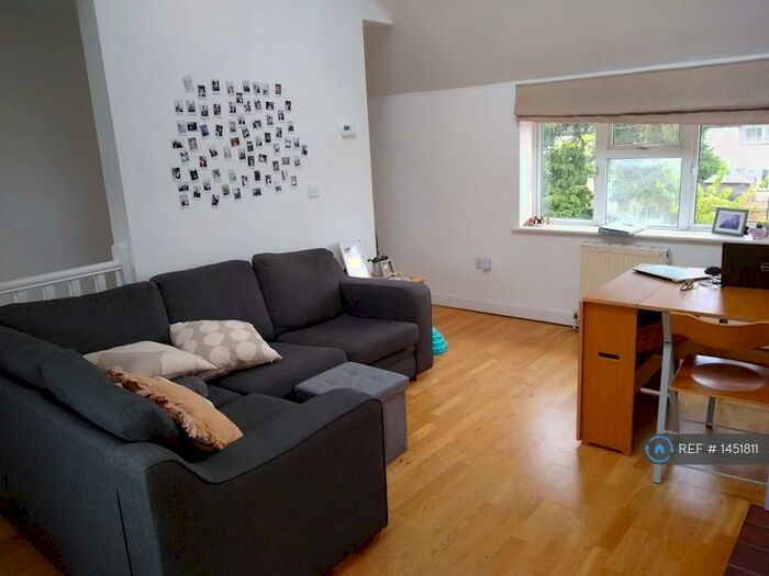2 Bedroom Flat To Rent In Littlemore, Oxford, OX4