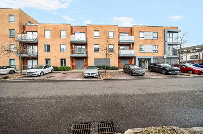 2 Bedroom Flat For Sale In Drake Way, Reading, Berkshire, RG2