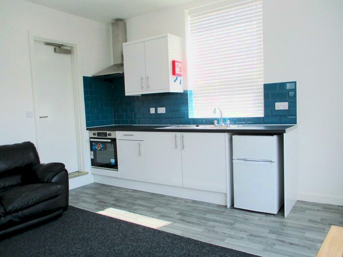 1 Bedroom Flat To Rent In Fairford Terrace, Leeds, LS11