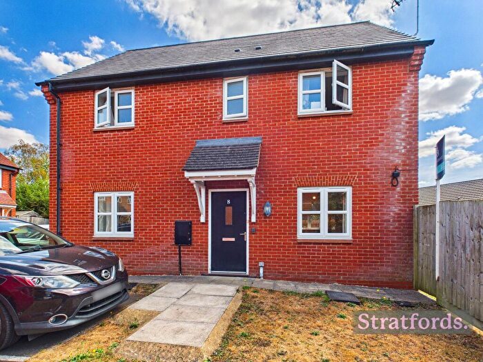 2 Bedroom Flat To Rent In Gyles Close, Winslow, MK18
