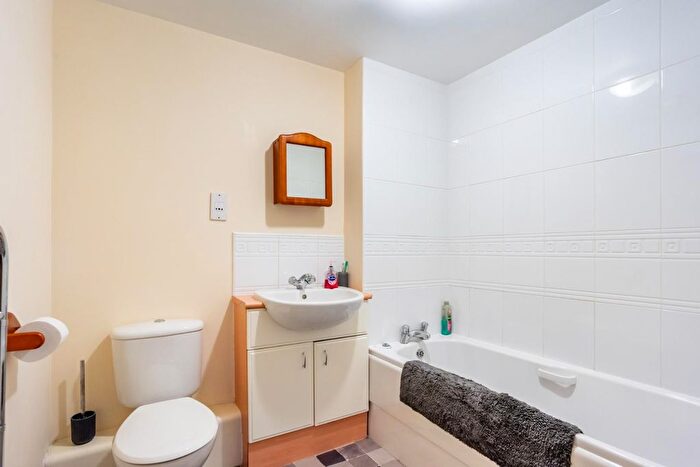 2 Bedroom Flat For Sale In Monument Close, York, YO24