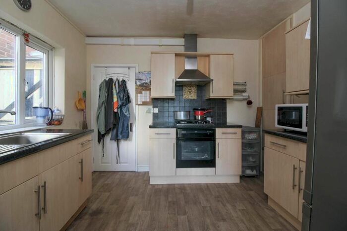 3 Bedroom Semi-Detached House To Rent In Shirley Road, Shirley, Southampton, SO15