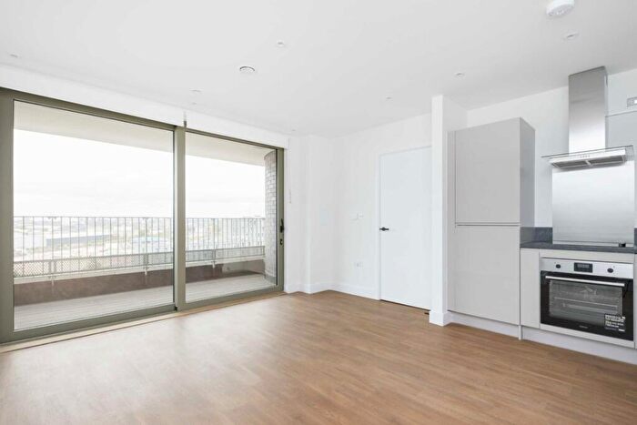 1 Bedroom Flat To Rent In Union Way, Old Oak Common, NW10