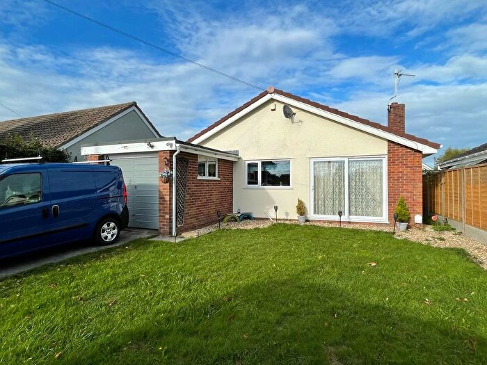 3 Bedroom Detached Bungalow For Sale In Fairford Road, Highbridge, TA9