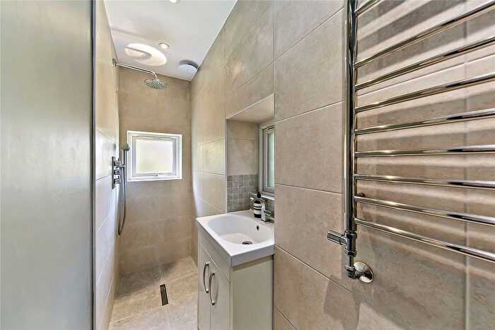 1 Bedroom Flat For Sale In Chilton Road, Kew, Surrey, TW9