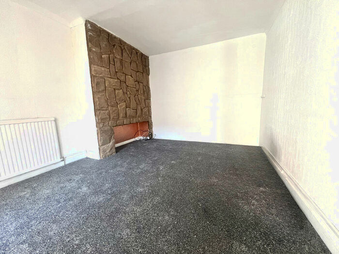 4 Bedroom House To Rent In Headingham Road, Dagenham, RM8