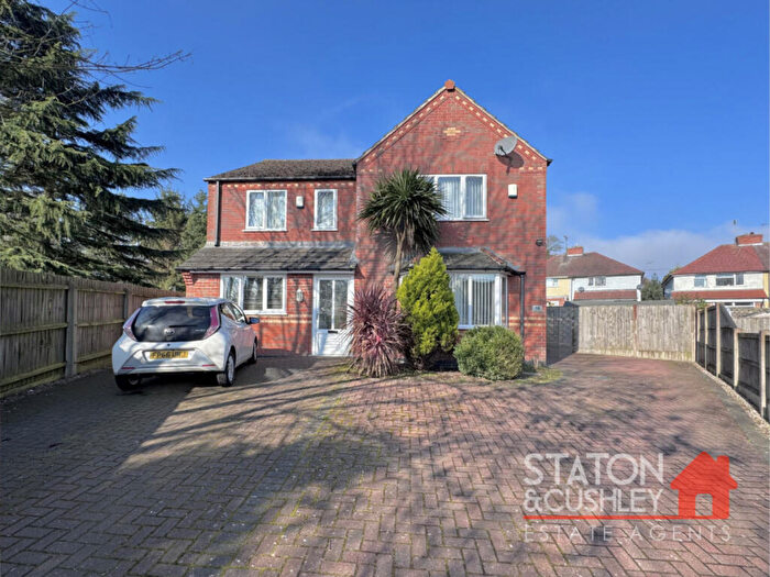 3 Bedroom Semi Detached House For Sale In Amber Grove, Forest Town, NG19