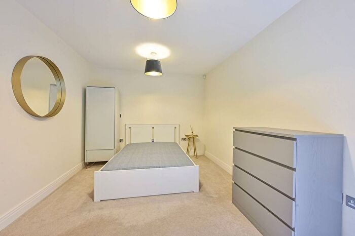 2 Bedroom Flat To Rent In Worple Road, Wimbledon, London, SW19