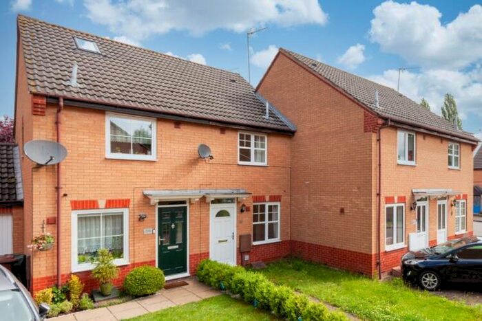 2 Bedroom Semi-Detached House To Rent In Wellington Avenue, Banbury, OX16