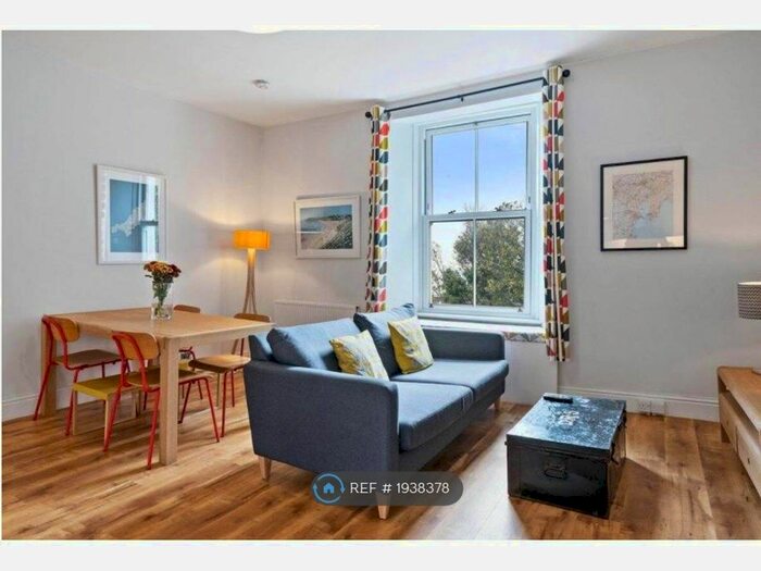 2 Bedroom Flat To Rent In Woodlane Crescent, Falmouth, TR11