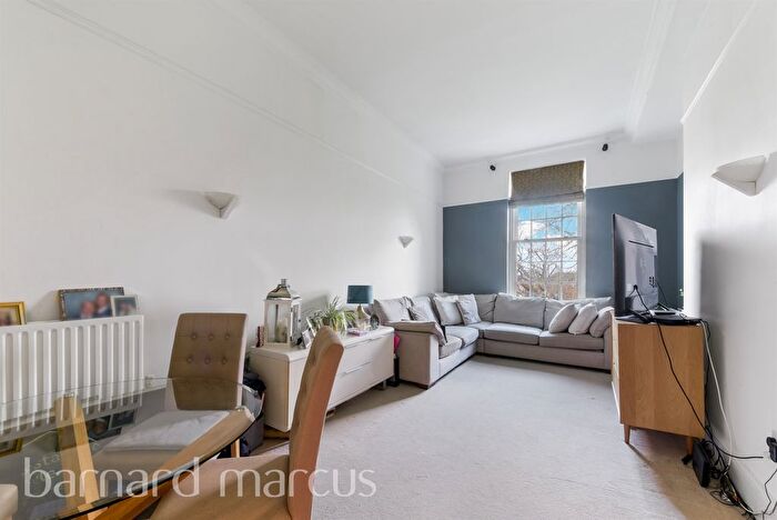 1 Bedroom Flat For Sale In Horton Crescent, Epsom, KT19