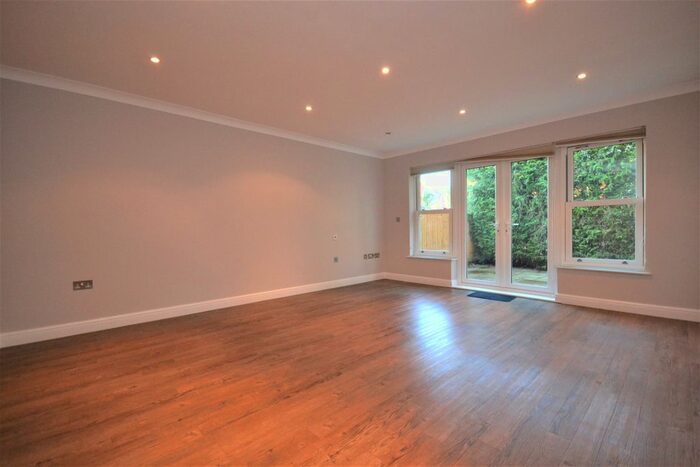 3 Bedroom End Of Terrace House To Rent In Lansdowne Road, Bromley BR1