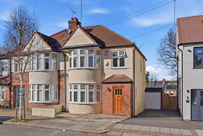 3 Bedroom Semi Detached House For Sale In Goldsmith Road, Friern Barnet, N11